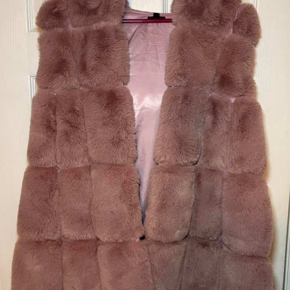 Coco and Carmen pink fur sleeveless hooded jacket. Size S/M